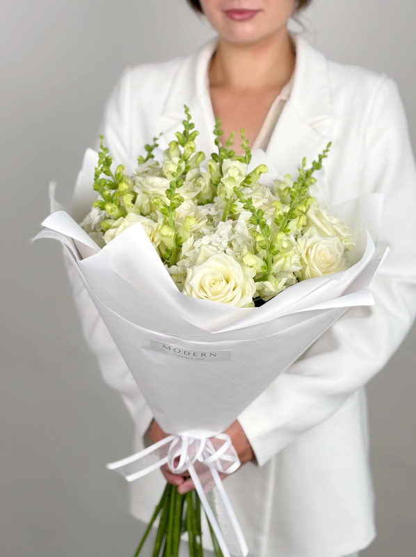 БУКЕТ С БЕЛОЙ РОЗОЙ И ГОРТЕНЗИЕЙ