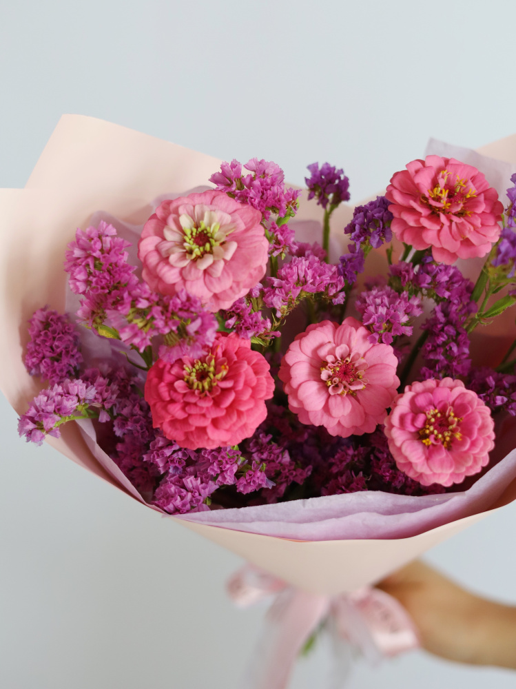 БУКЕТ С ЦИННИЕЙ И СТАТИЦЕЙ БУКЕТ С ЦИННИЕЙ И СТАТИЦЕЙ