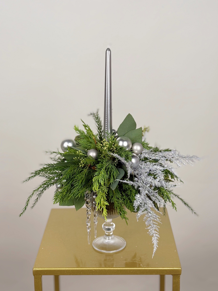 ХВОЯ В БОКАЛЕ СО СВЕЧЕЙ СЕРЕБРИСТОМ ОТТЕНКЕ