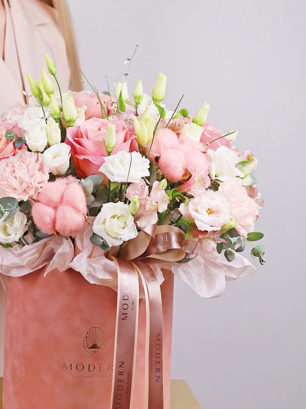 НЕЖНАЯ КОМПОЗИЦИЯ В БАРХАТНОЙ КОРОБКЕ С РОЗОЙ